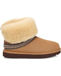 UGG Classic Short Cresent | Boots -The Cozy Boot 71 C8skIe6L. AC SR736920