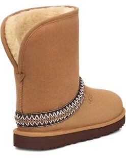 UGG Classic Short Cresent | Boots -The Cozy Boot 71O02Ub6kwL. AC SR736920